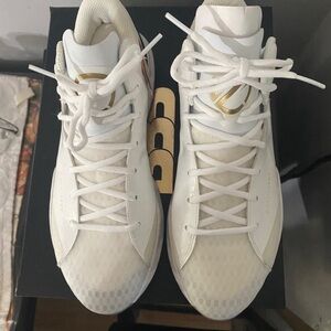 NWB - BIG BALLER BRAND . 10% OG.Men's White Basketball Shoes.